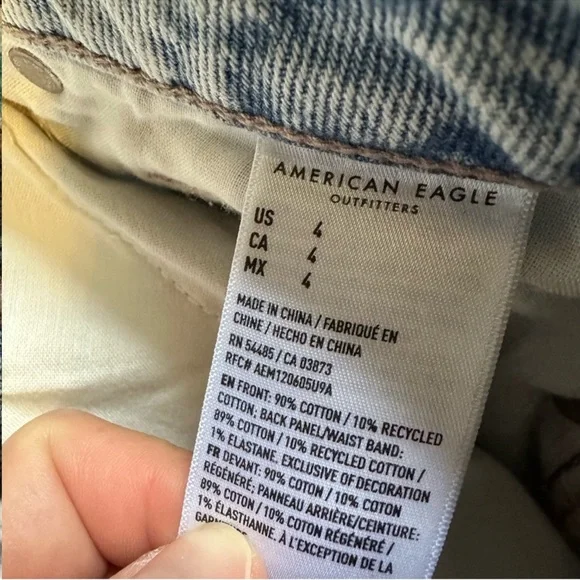 American Eagle Strigid Denim Mom Short Distressed Womens 4 Blue - Picture 7 of 9